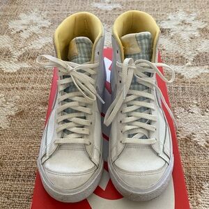 Blazer Mid 77 Sneakers Size 5 Youth